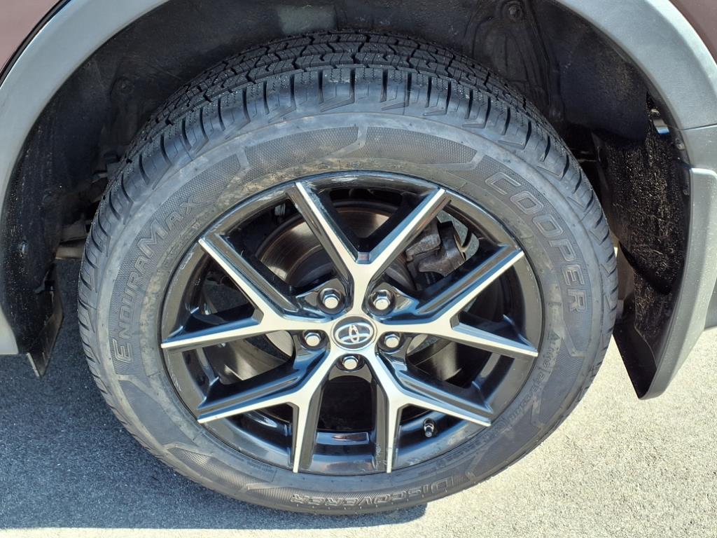 2017 Toyota RAV4 SE photo 22