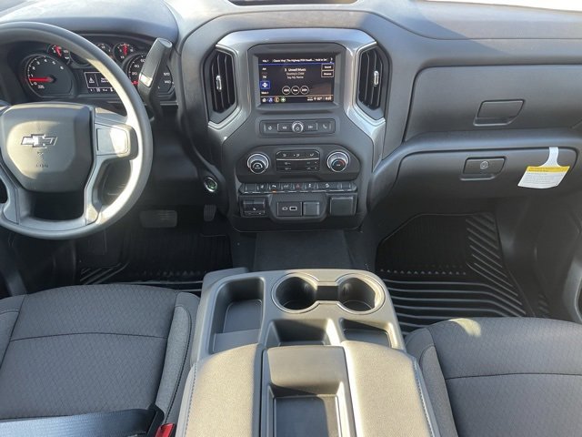 2025 Chevrolet Silverado 2500HD Custom photo 12