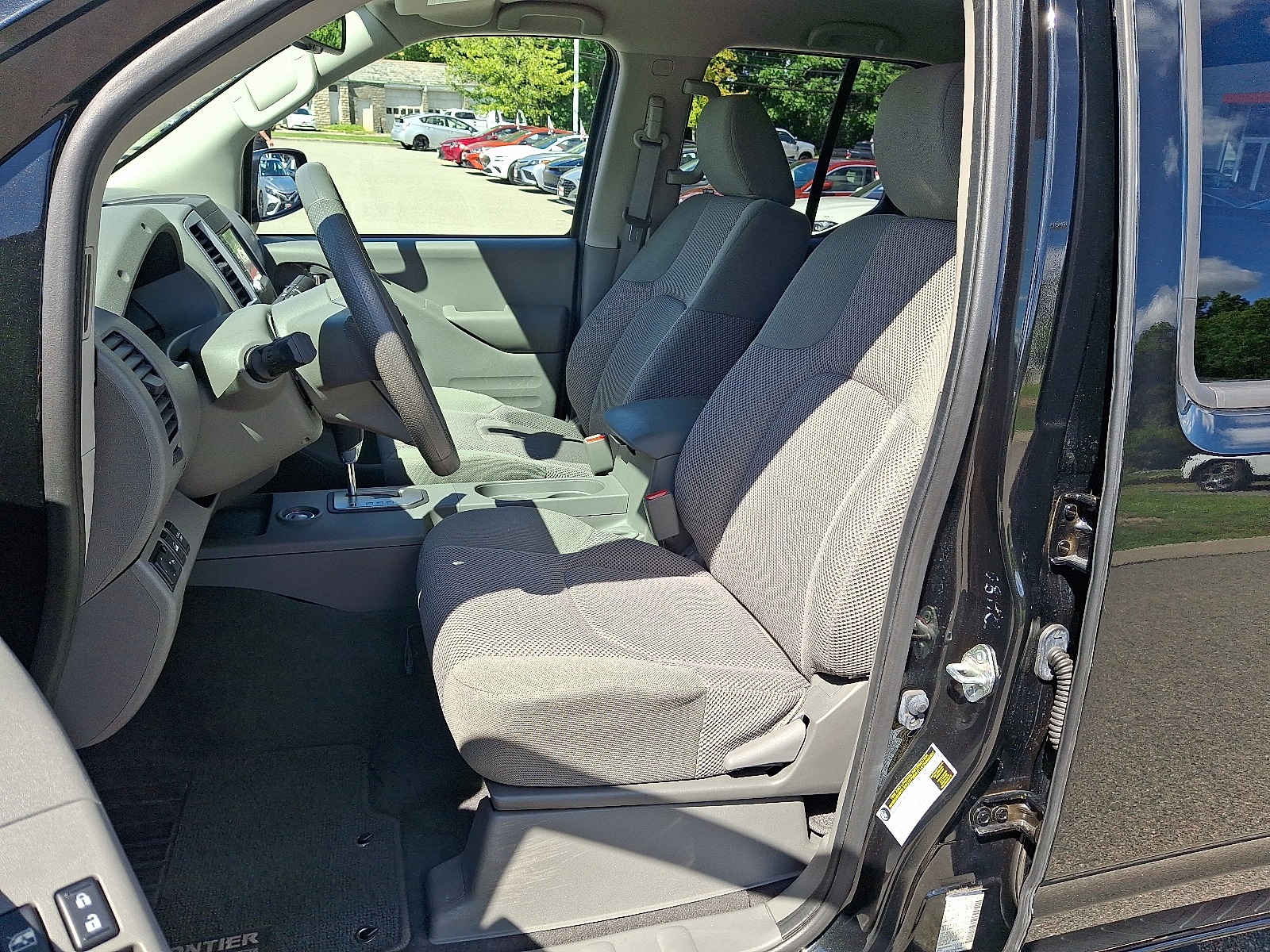 2021 Nissan Frontier SV Crew Cab photo 12