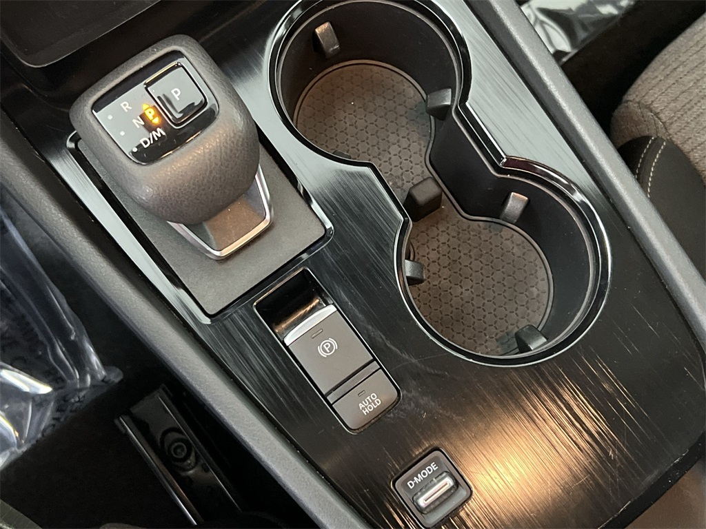 2023 Nissan Rogue SV photo 16