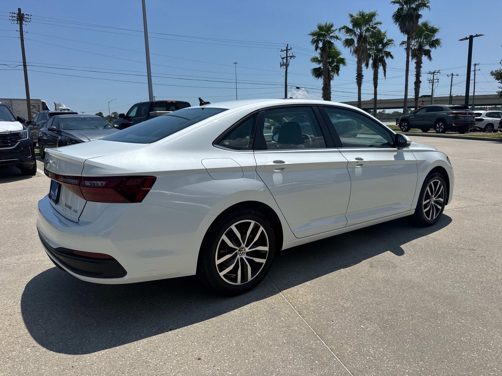 2025 Volkswagen Jetta 1.5T SE photo 2