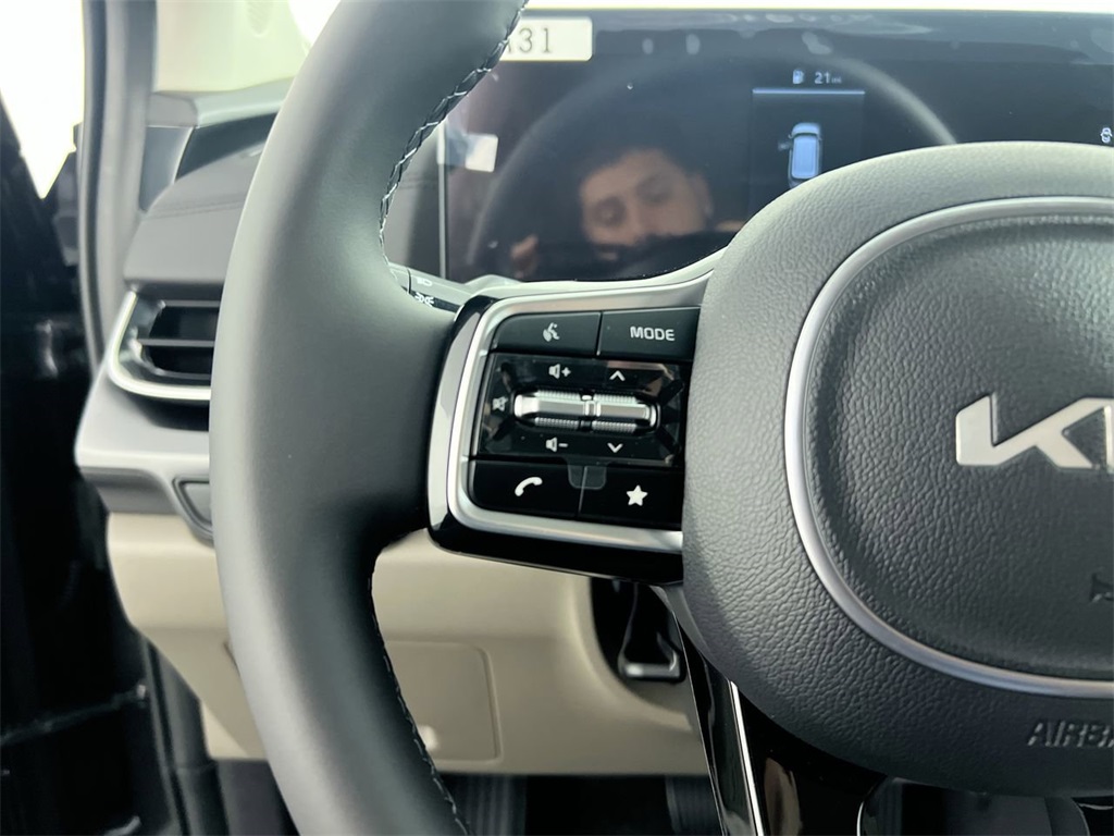 2026 Kia Carnival LX photo 16