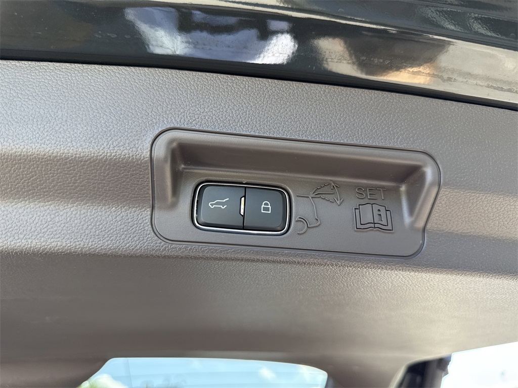 2025 Ford Explorer ST-Line photo 33