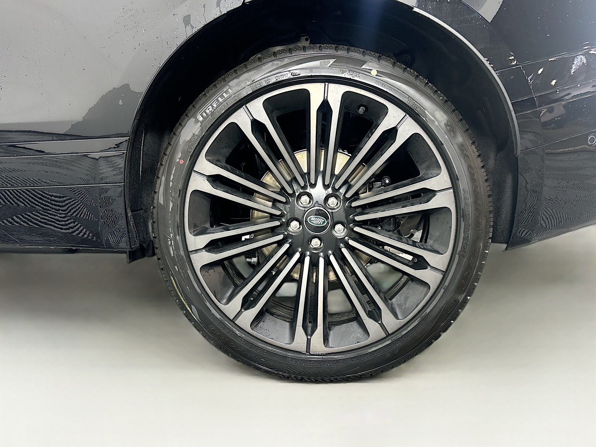 2026 Land Rover Range Rover Velar SE photo 27