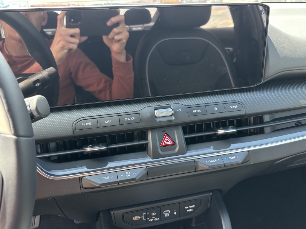2025 Kia K4 GT-Line photo 8