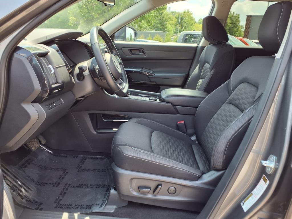 2023 Nissan Pathfinder SV photo 13
