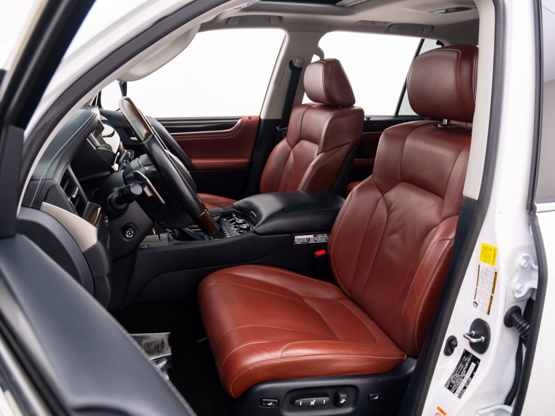 2019 Lexus LX 570 photo 15