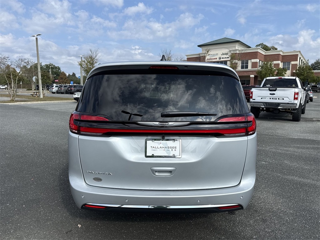 2026 Chrysler Pacifica photo 3