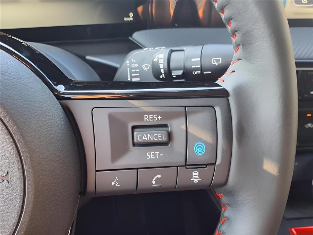 2025 Nissan Kicks SR photo 28