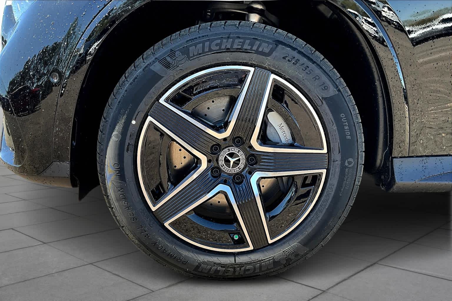 2025 Mercedes Benz GLC 300 photo 11
