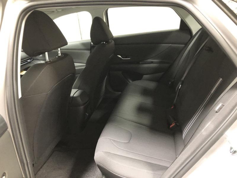 2025 Hyundai Elantra SEL Convenience photo 15