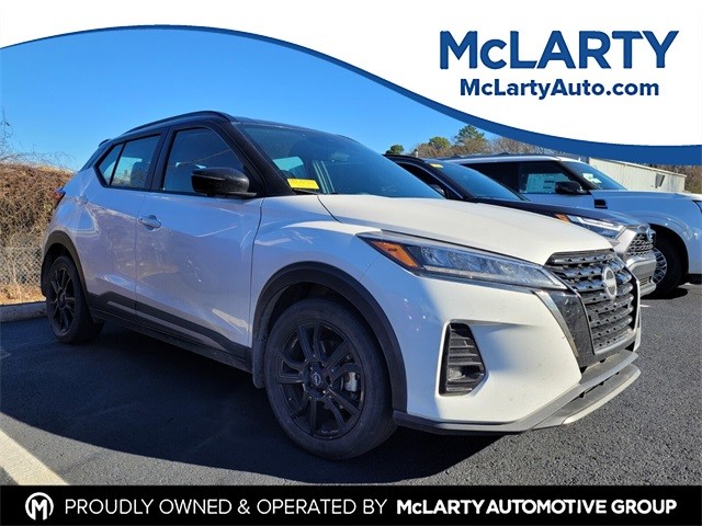 2023 Nissan Kicks SR's photo