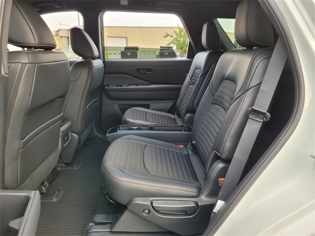 2025 Nissan Pathfinder Rock Creek photo 9