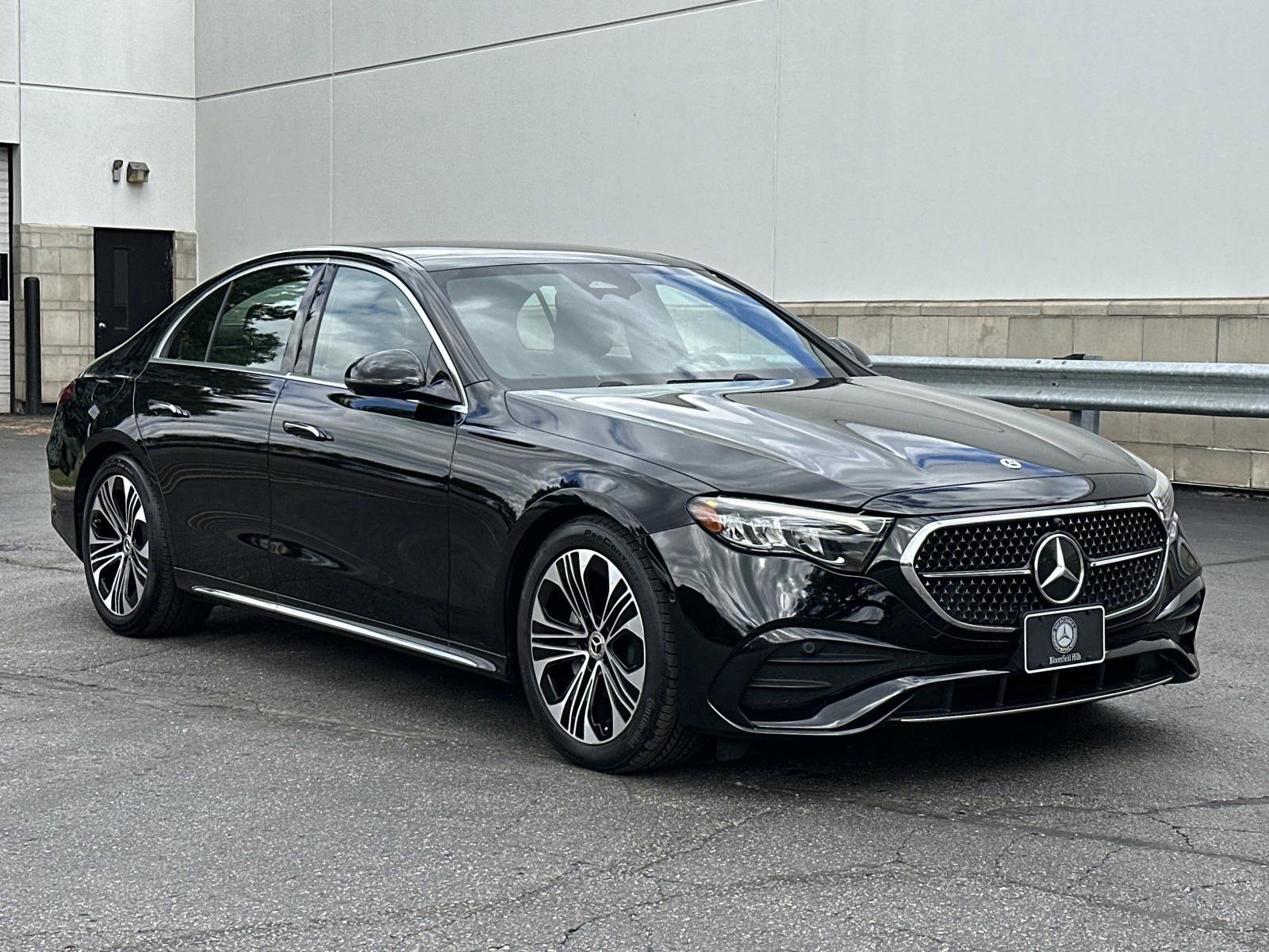 2025 Mercedes Benz E 350 4MATIC photo 4
