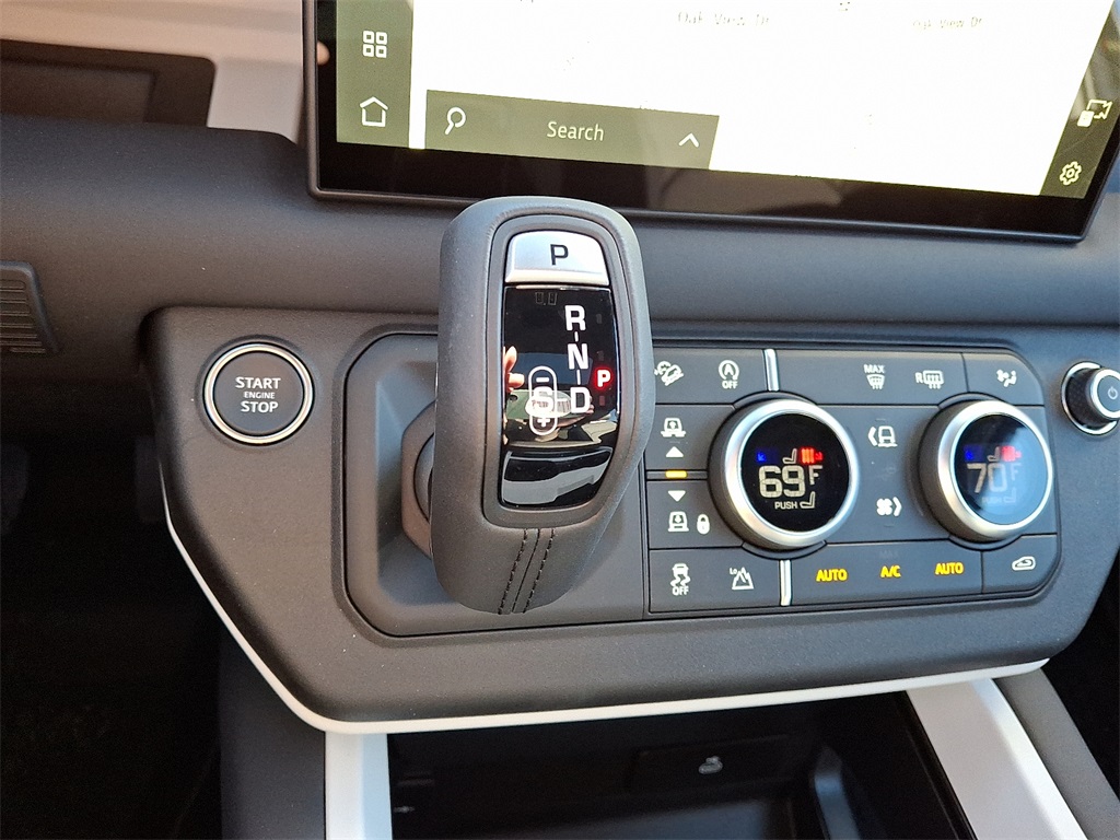 2025 Land Rover Defender 110 S photo 10
