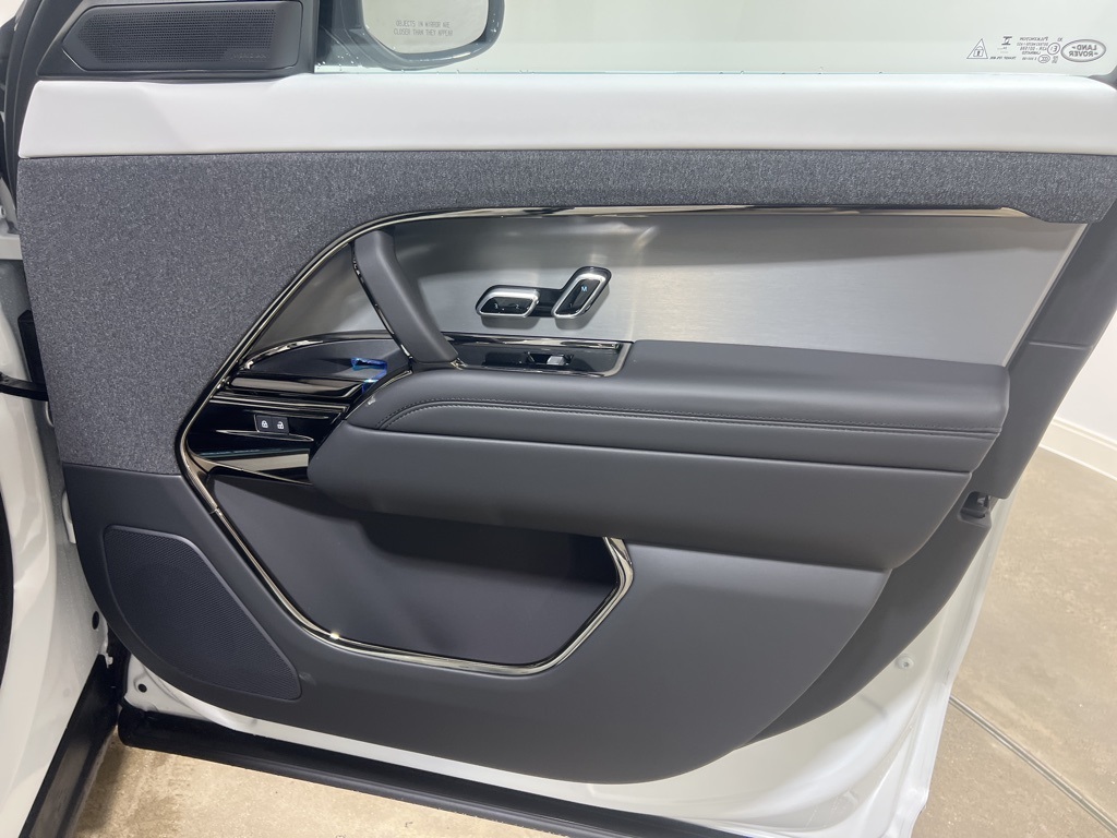 2025 Land Rover Range Rover Sport SE photo 22