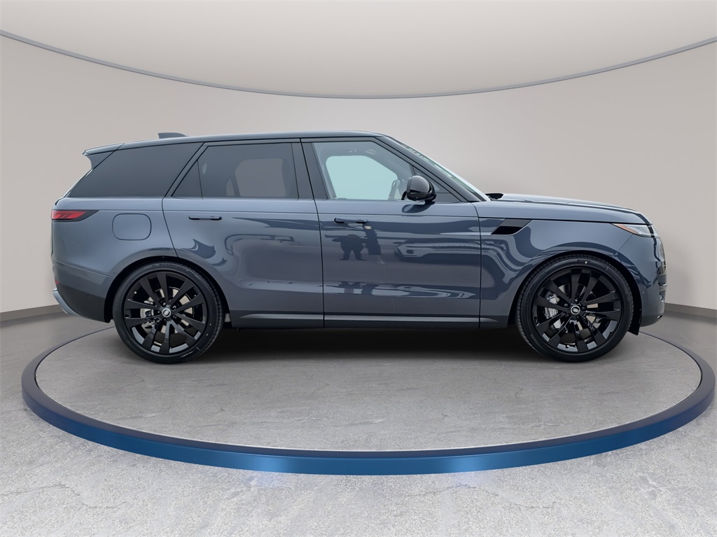 2025 Land Rover Range Rover Sport SE photo 4