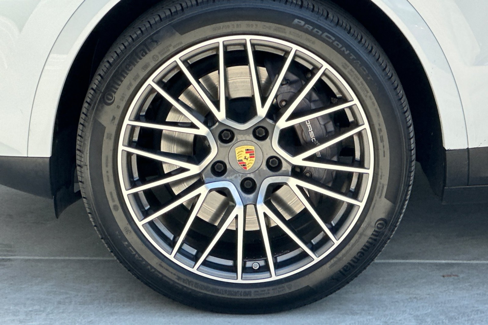 2022 Porsche Cayenne Platinum Edition photo 38