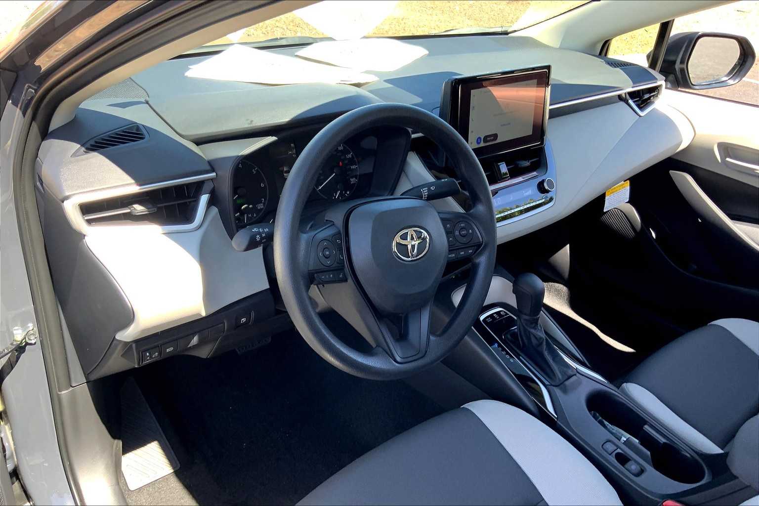 2025 Toyota Corolla Hybrid LE photo 14