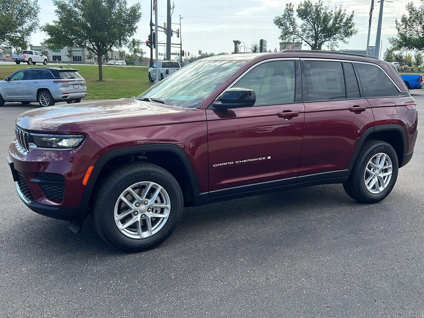2025 Jeep Grand Cherokee Laredo's photo