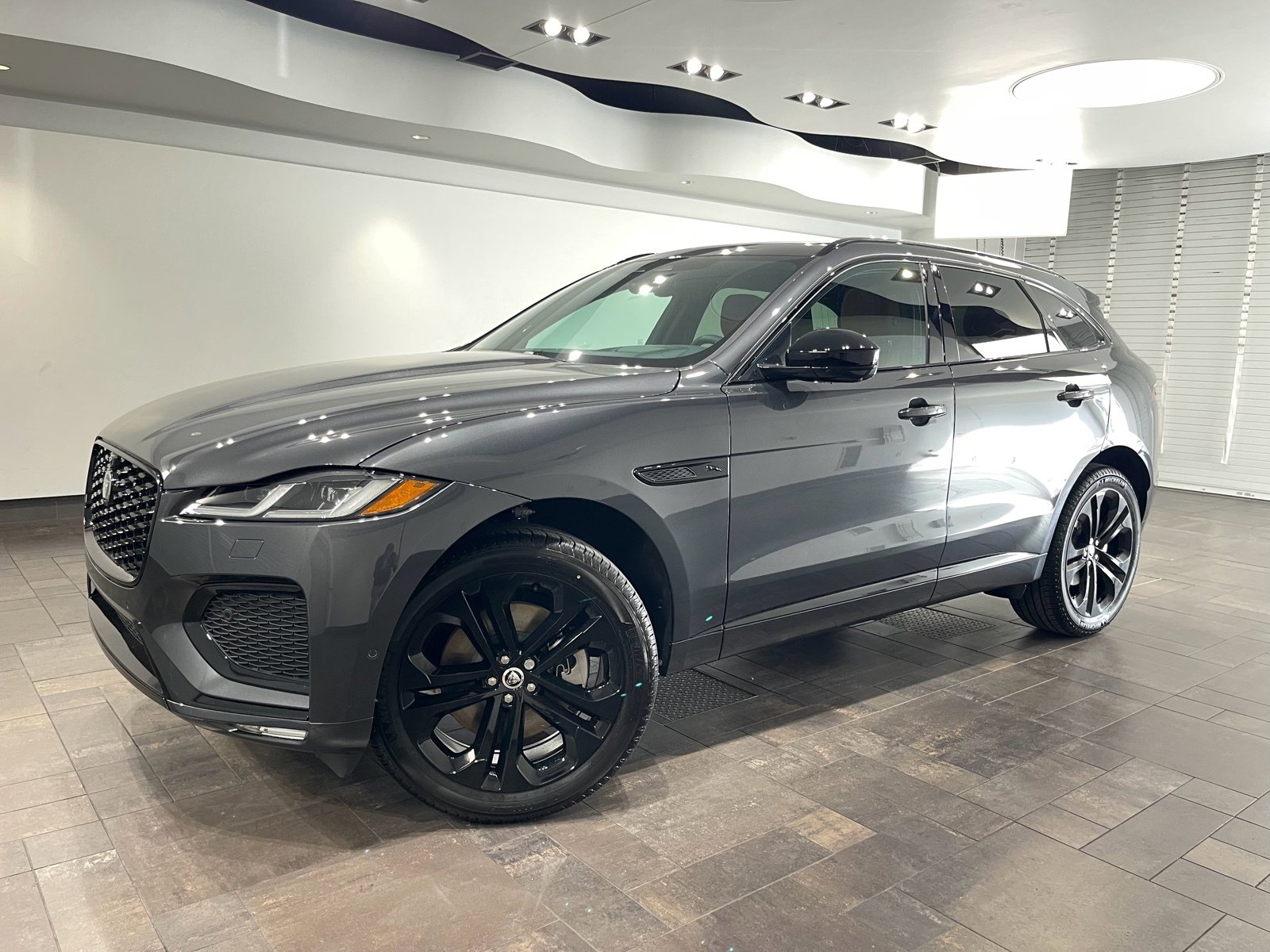 2026 Jaguar F-Pace R-Dynamic S's photo
