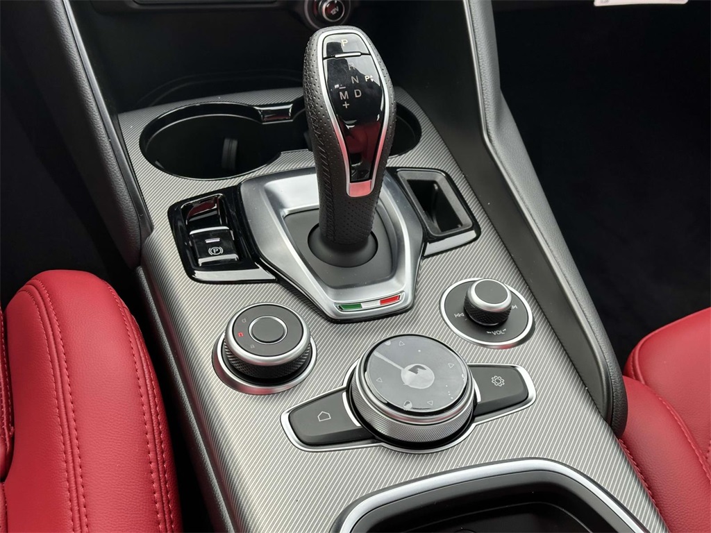 2025 Alfa Romeo Giulia photo 5