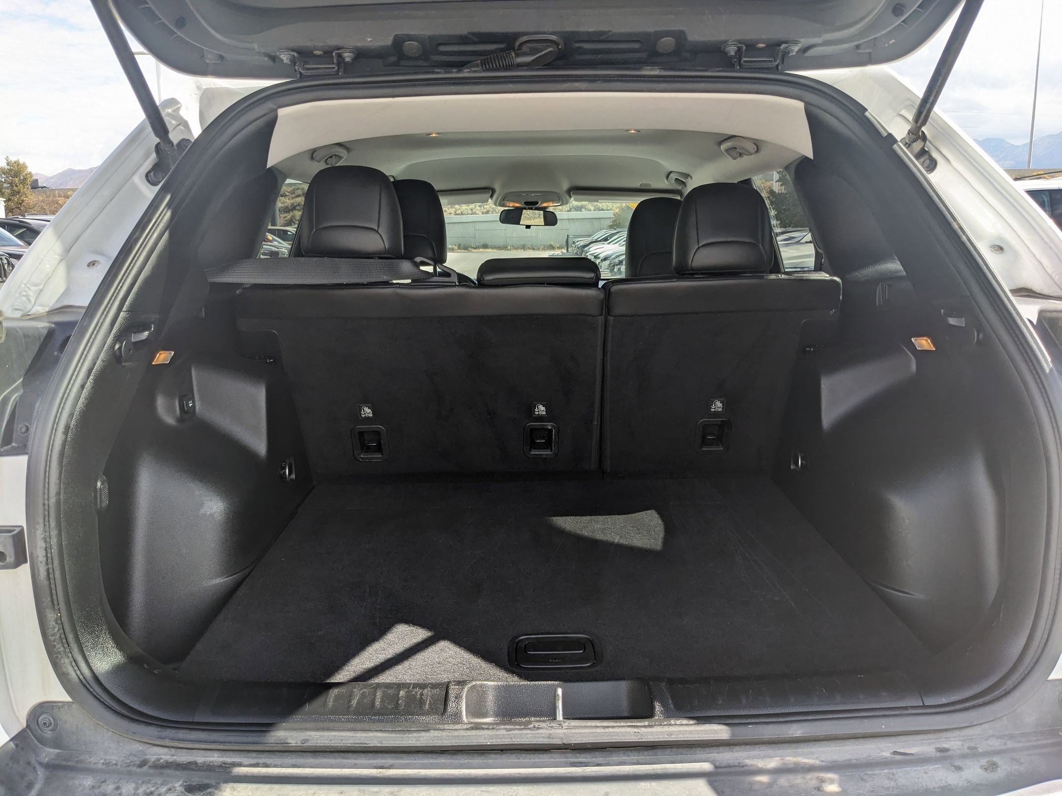 2019 Jeep Cherokee Altitude photo 18