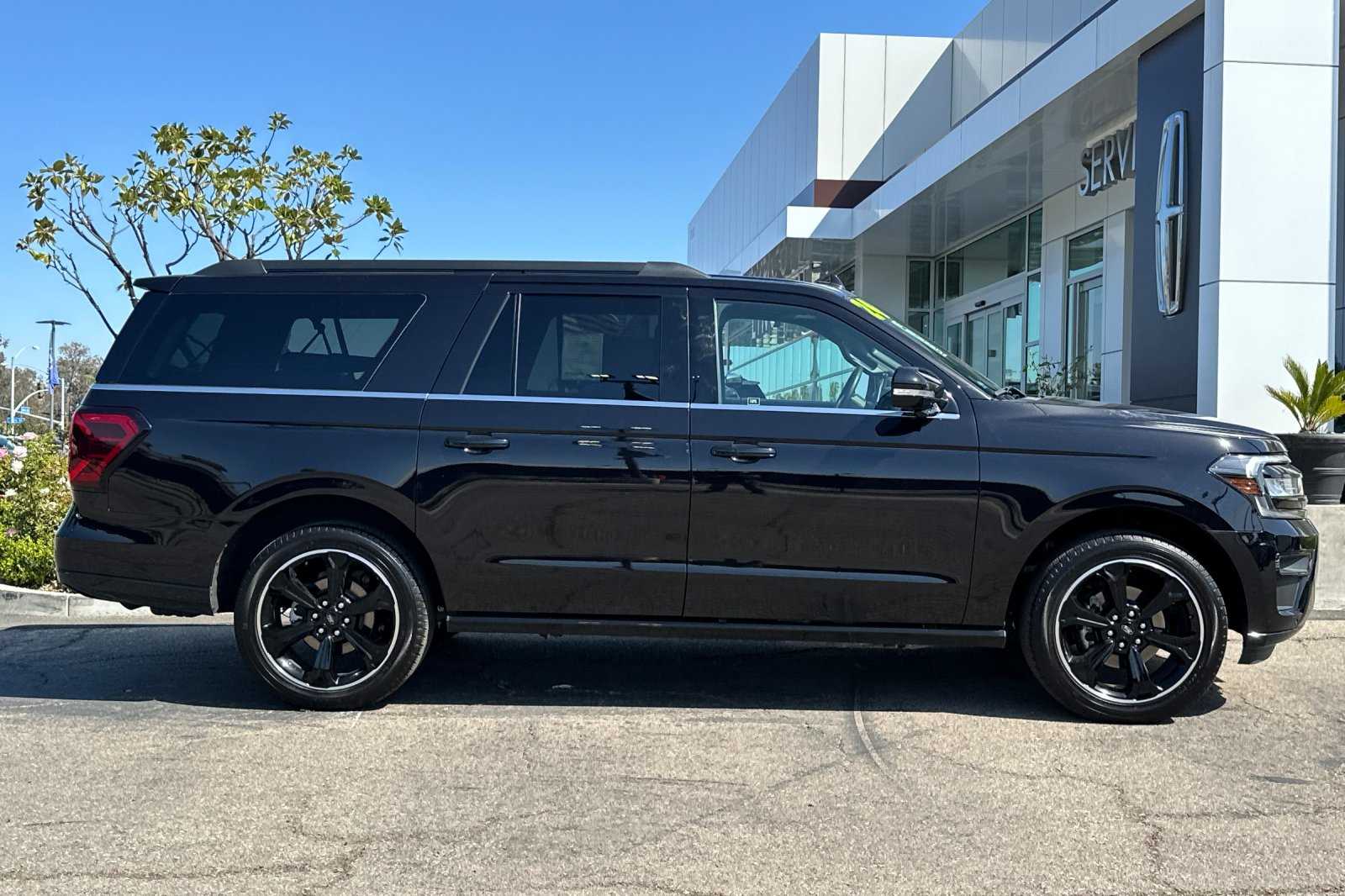 2024 Ford Expedition MAX Limited photo 2