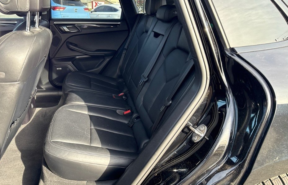 2017 PORSCHE MACAN - Image 9