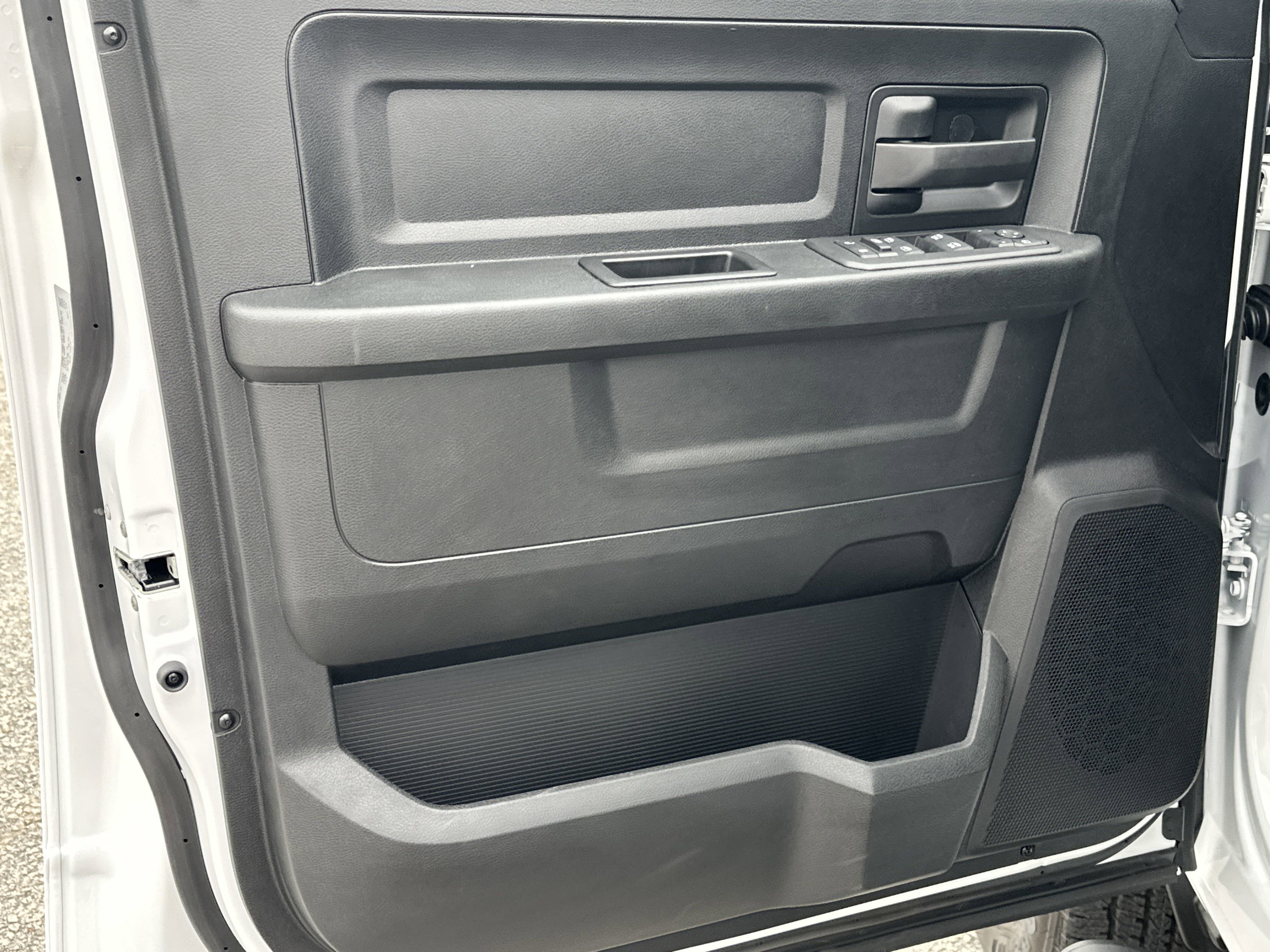 2025 Ram 2500 Tradesman photo 2