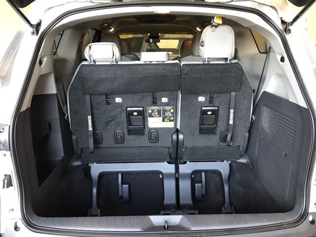 2024 Toyota Sienna LE photo 5