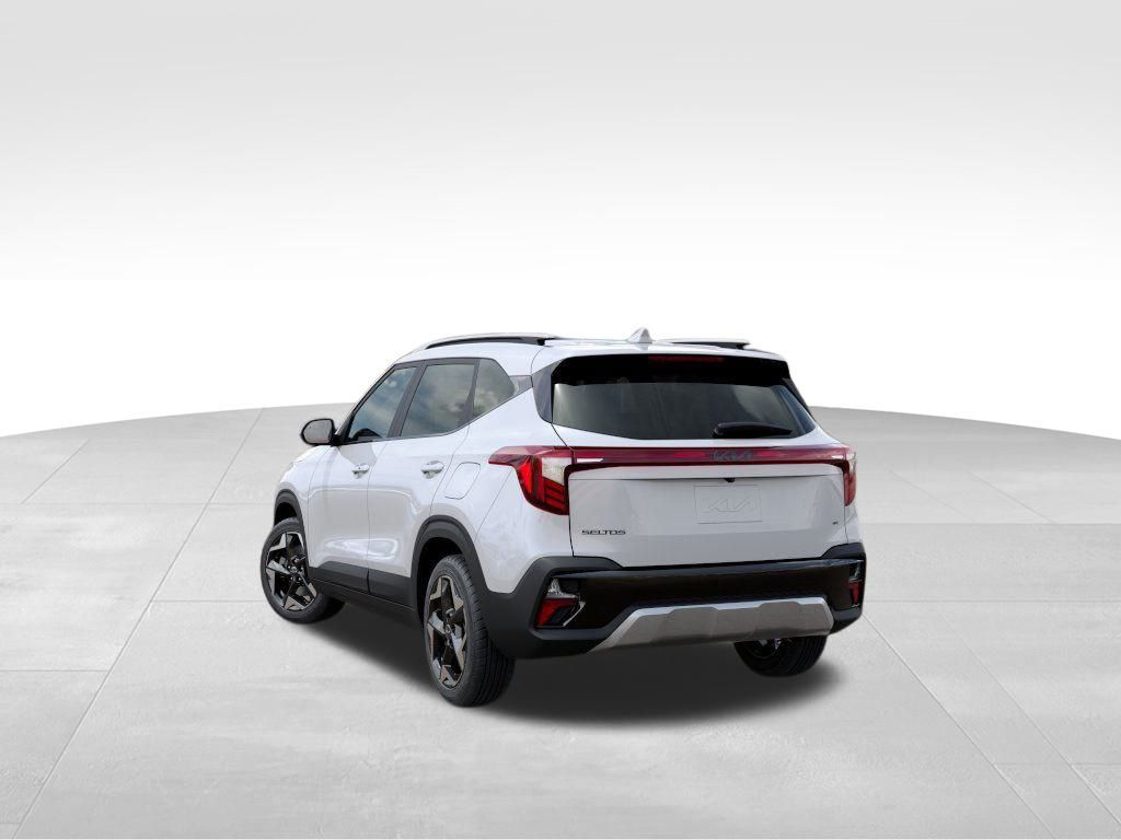 2025 Kia Seltos S photo 4