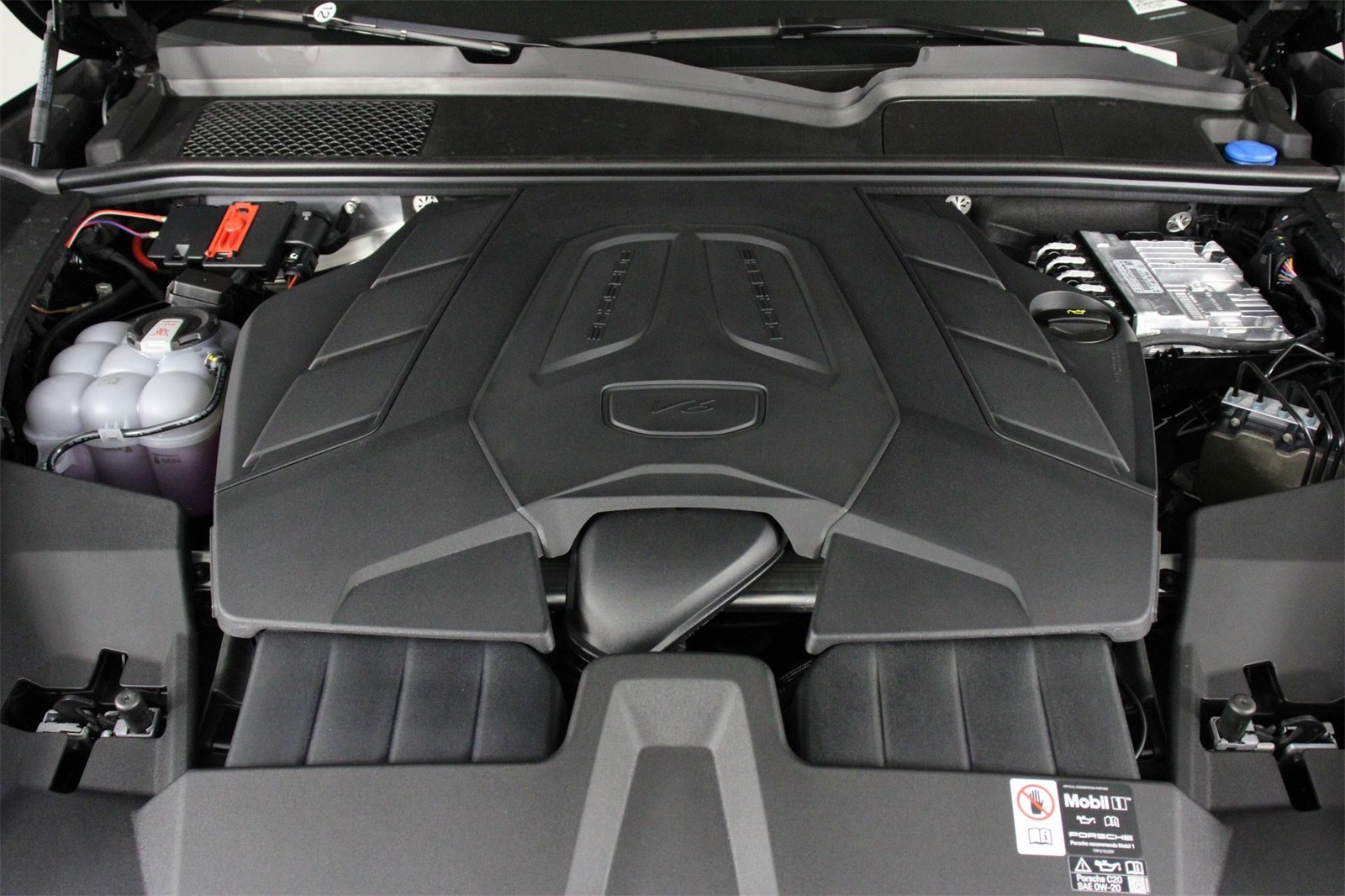 2025 Porsche Cayenne photo 17