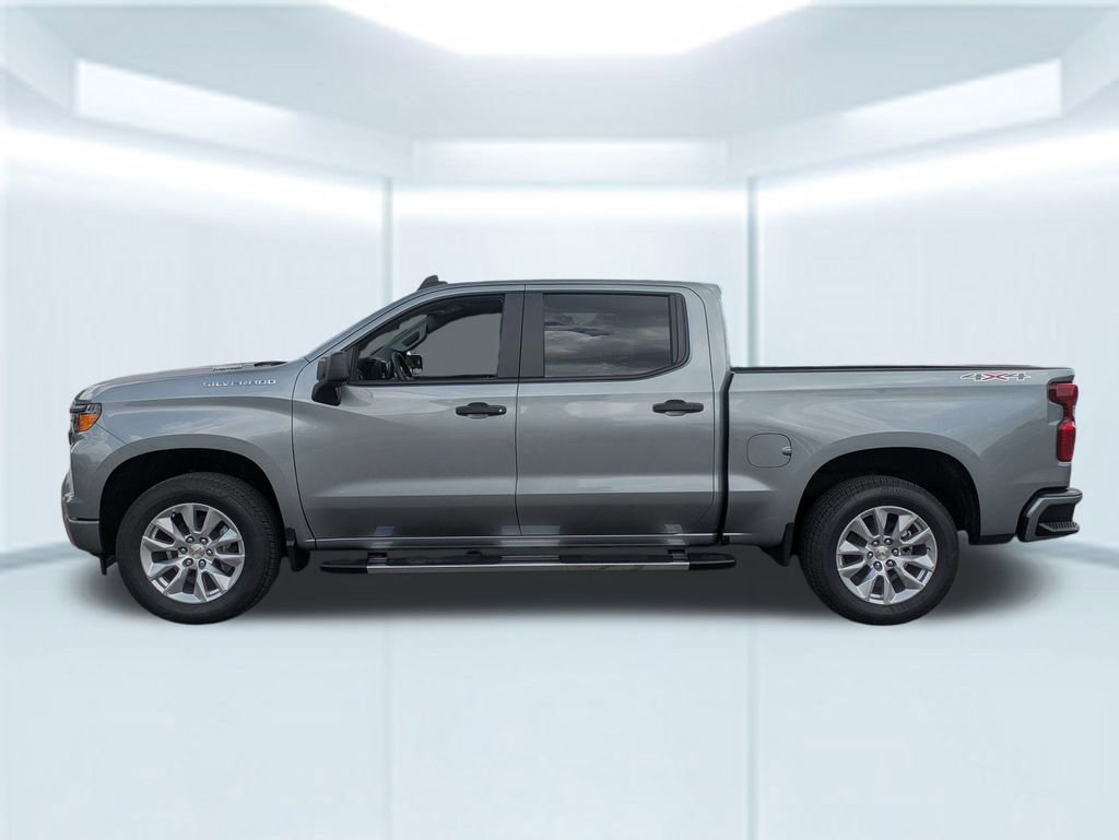 2025 Chevrolet Silverado 1500 Custom photo 2