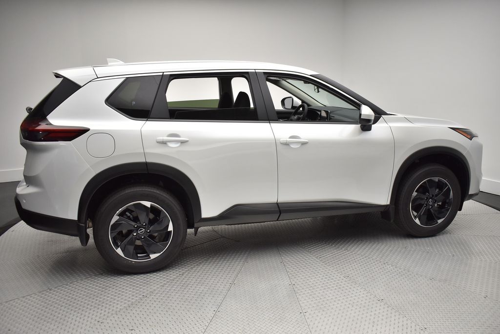 2026 Nissan Rogue SV photo 4