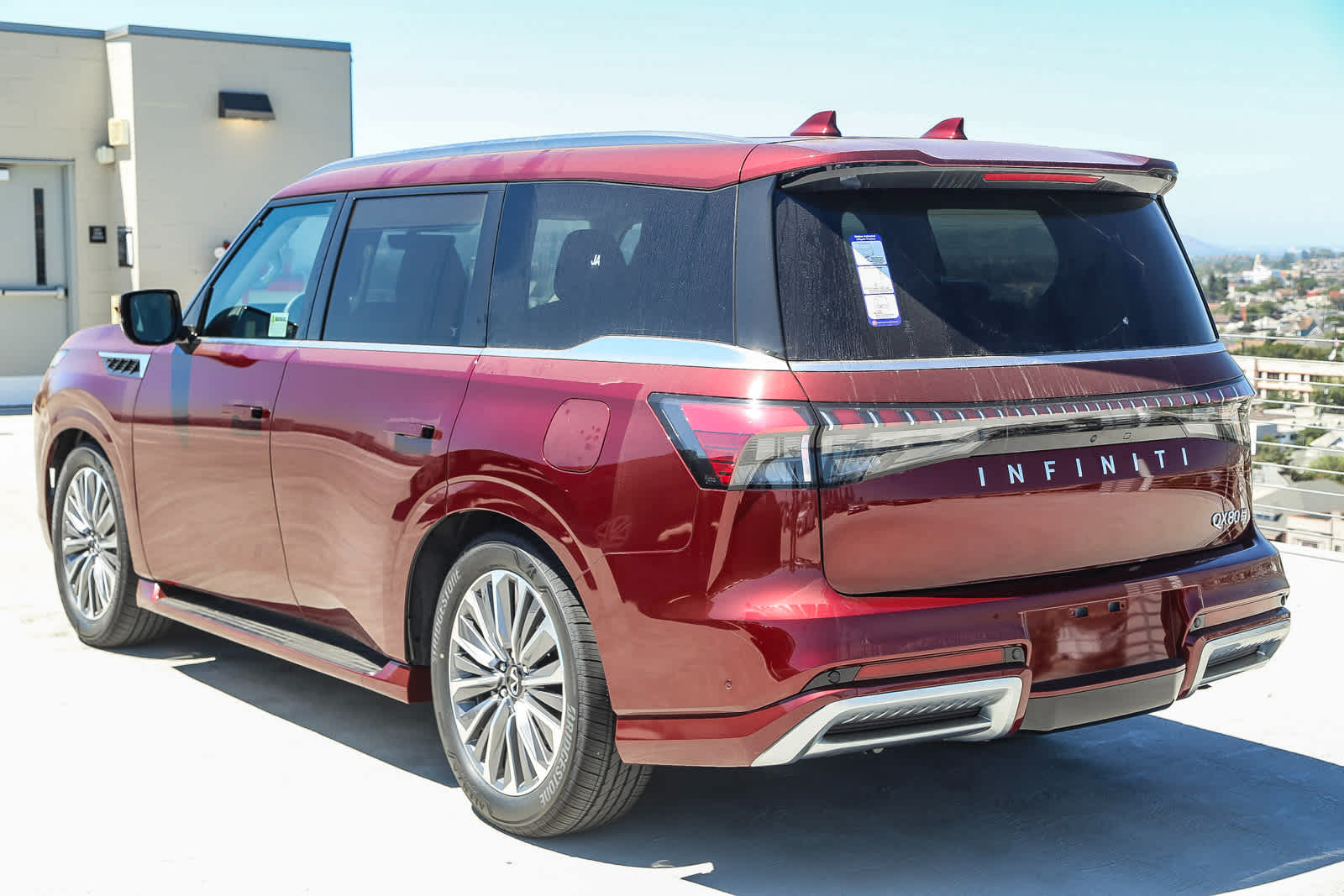 2025 Infiniti QX80 Luxe photo 8