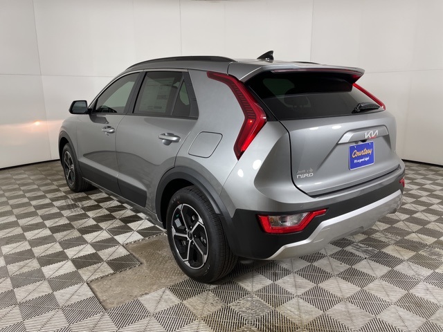 2025 Kia Niro LX photo 2