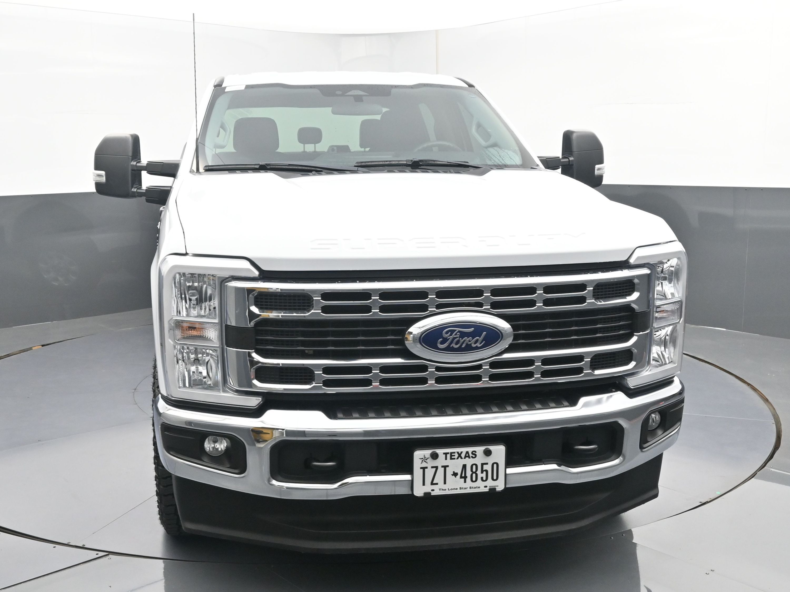 2024 Ford F-250 XLT photo 2