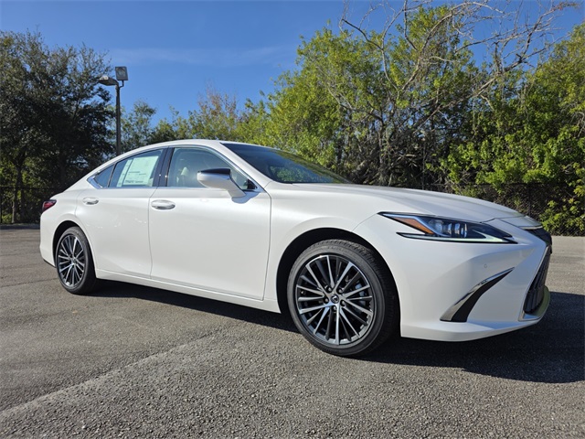 2025 Lexus ES 350's photo