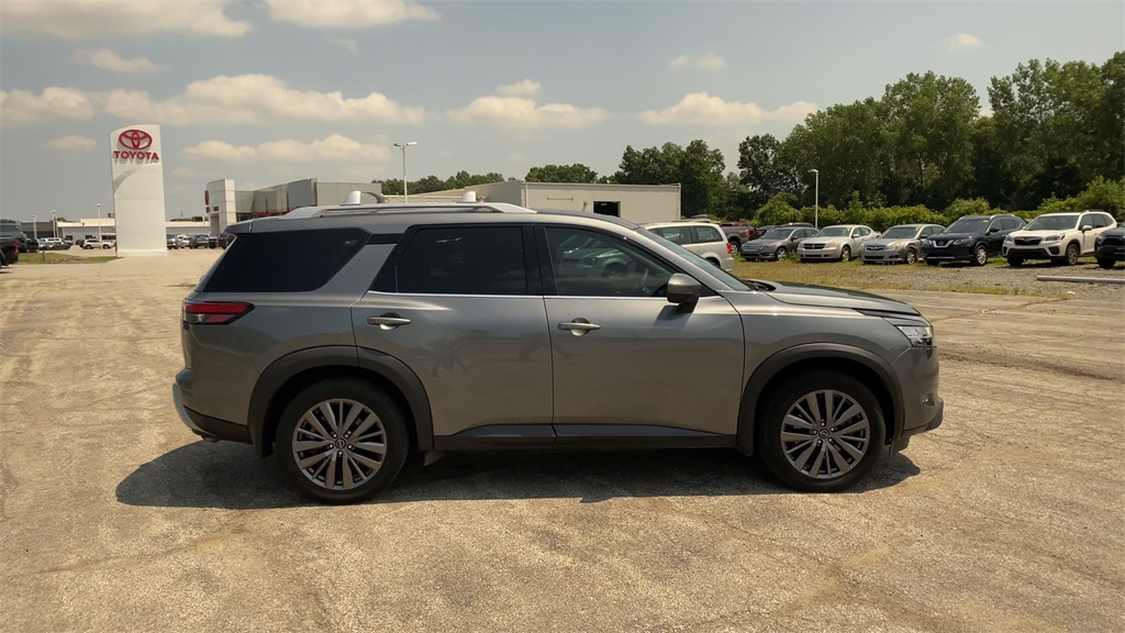 2023 Nissan Pathfinder SL photo 9