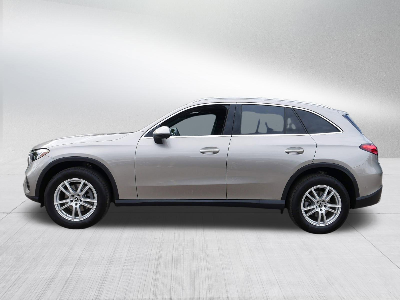 2023 Mercedes Benz GLC 300 4MATIC photo 4