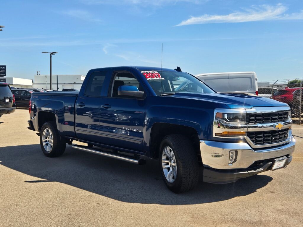 2017 Chevrolet Silverado 1500 LT photo 3