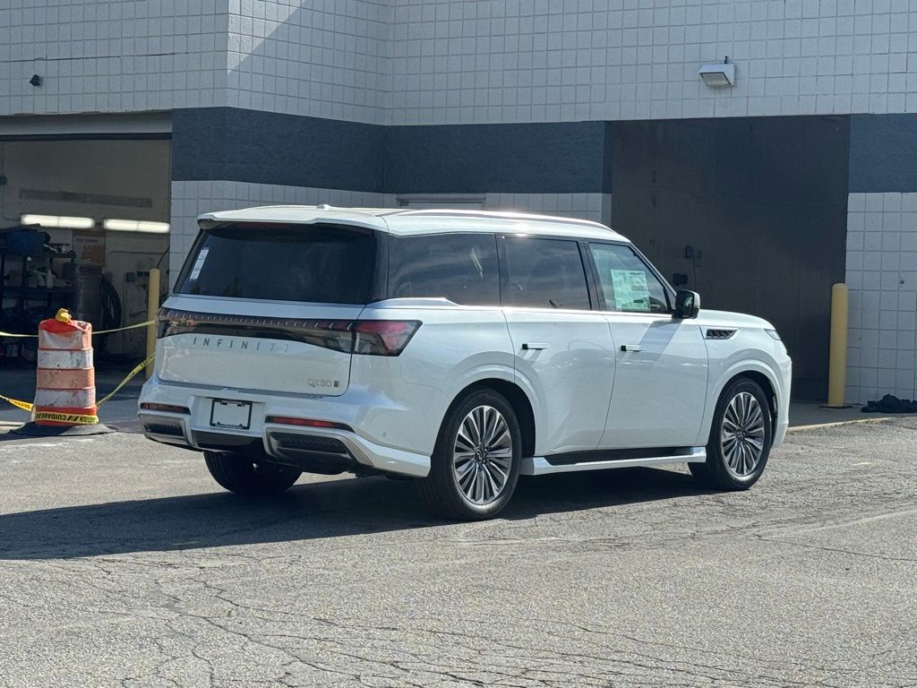 2025 Infiniti QX80 Luxe photo 3