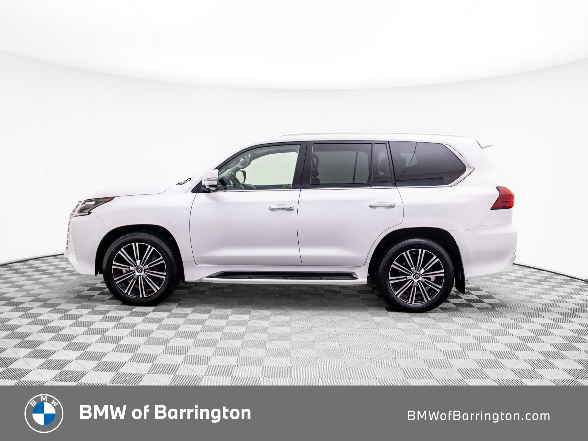 2019 Lexus LX 570 photo 2