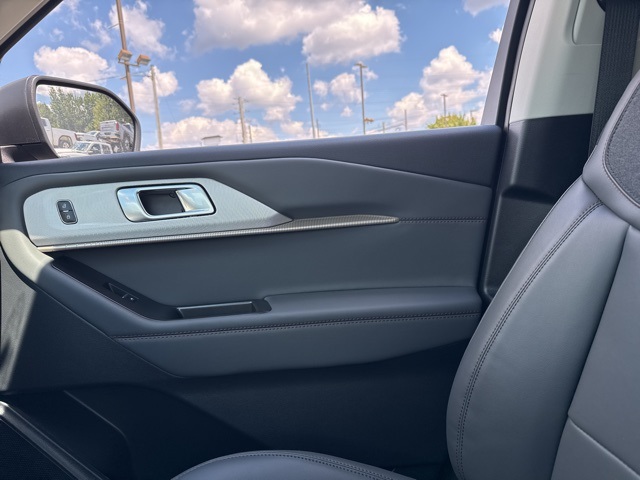 2025 Ford Explorer photo 37