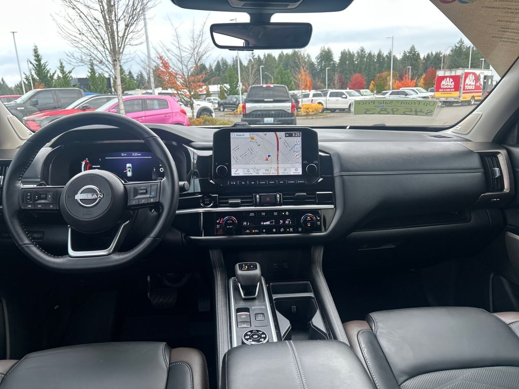 2025 Nissan Pathfinder Platinum photo 4