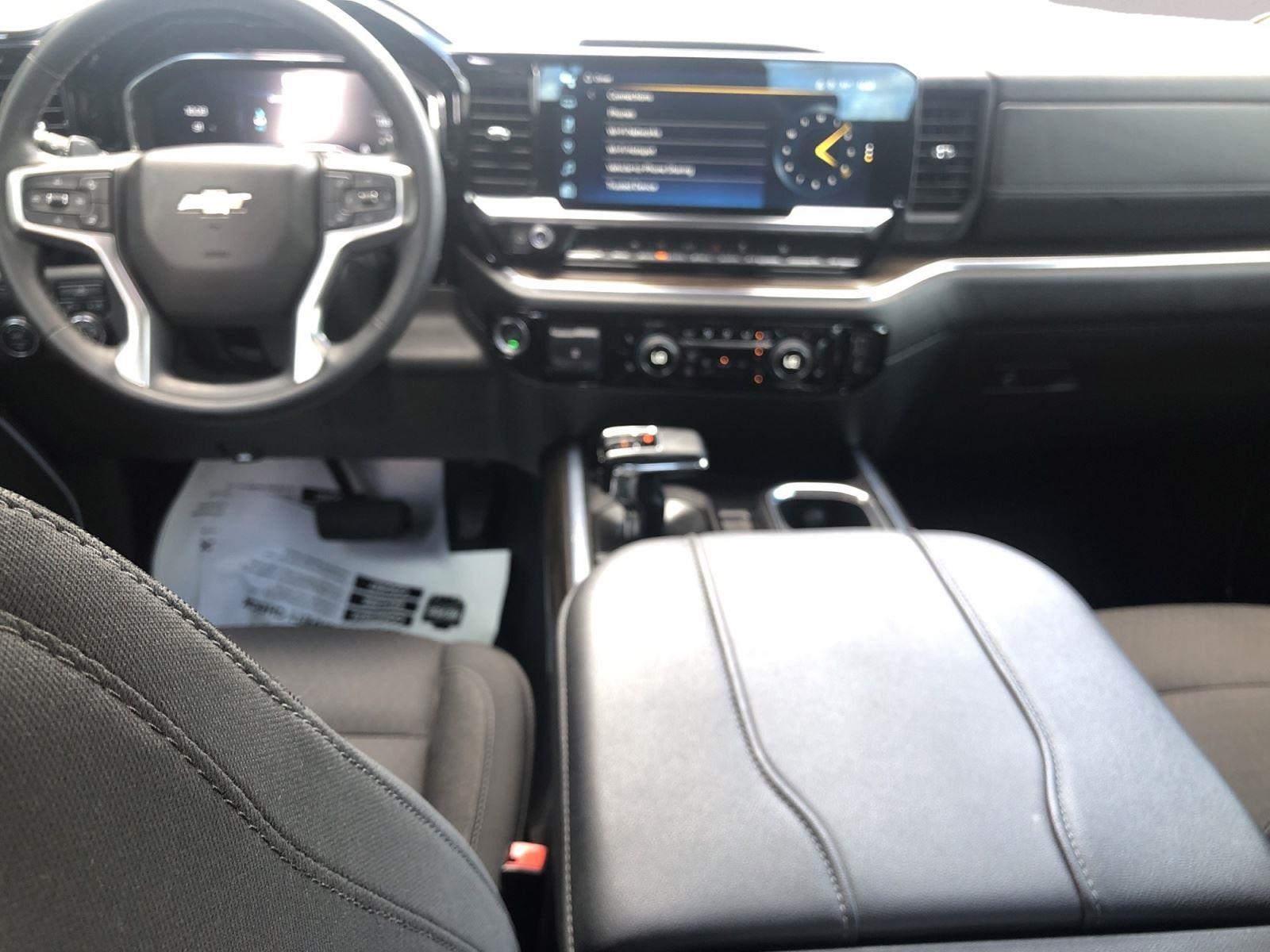 2024 Chevrolet Silverado 1500 LT photo 10