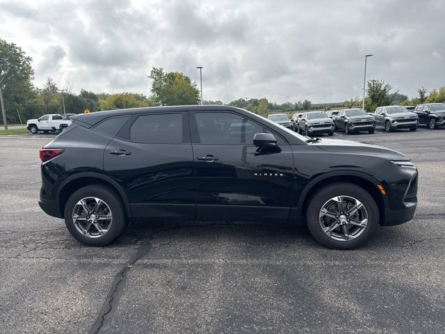 2023 Chevrolet Blazer 2LT photo 2