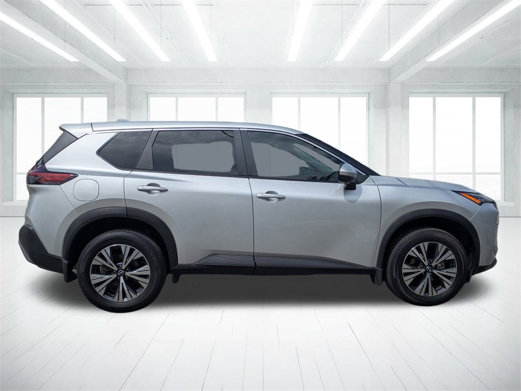 2022 Nissan Rogue SV photo 2
