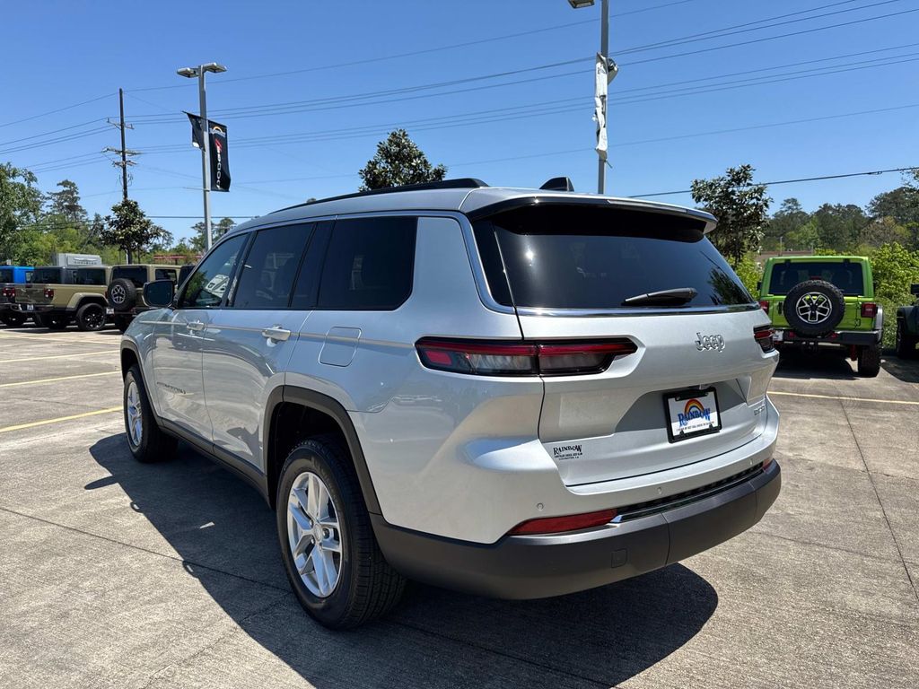 2025 Jeep Grand Cherokee Laredo X photo 4
